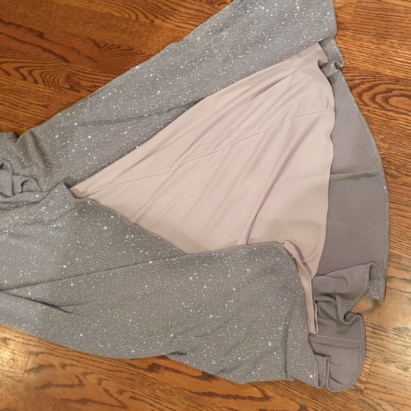 New Betsy & Adam Silver Gown Long Front Slit Sleeve Knit Party V Neck NWT Sz 10 - Picture 7 of 9